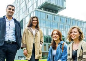 Įrašo "Studijuoti atvažiavę gruzinai: „Lietuvius mokome lietuviškų dainų“" reprezentacinis paveikslėlis Įrašo "Studijuoti atvažiavę gruzinai: „Lietuvius mokome lietuviškų dainų“" reprezentacinis paveikslėlis