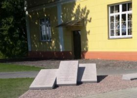 Įrašo "Marijampolėje – atminimo ženklas žuvusiems už laisvę mokytojams ir mokiniams" reprezentacinis paveikslėlis