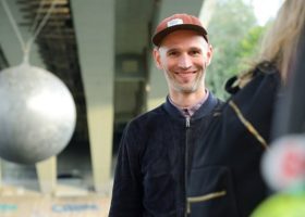 Įrašo "Žymus Berlyno architektas – apie viešąsias erdves, neteisingus draudimus ir „tapimą” benamiu" reprezentacinis paveikslėlis