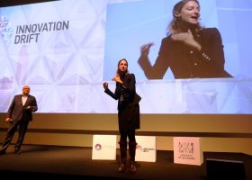 Įrašo "Lietuvoje pristatyta „Hyperloop“ technologija – nuo Vilniaus į Berlyną žada vežti greičiau nei per valandą" reprezentacinis paveikslėlis Įrašo "Lietuvoje pristatyta „Hyperloop“ technologija – nuo Vilniaus į Berlyną žada vežti greičiau nei per valandą" reprezentacinis paveikslėlis