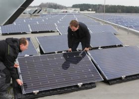 Įrašo "ESO ekspertai: per didelė saulės elektrinė mažina naudą – daugiau nereiškia geriau" reprezentacinis paveikslėlis Įrašo "ESO ekspertai: per didelė saulės elektrinė mažina naudą – daugiau nereiškia geriau" reprezentacinis paveikslėlis