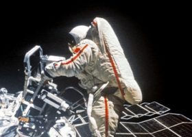 Įrašo "„Moterys moksle“: kas buvo pirmosios astronautės, skridusios į kosmosą?" reprezentacinis paveikslėlis Įrašo "„Moterys moksle“: kas buvo pirmosios astronautės, skridusios į kosmosą?" reprezentacinis paveikslėlis