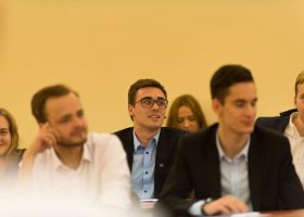 Įrašo "Tarptautinę studentų dieną įmonių ir universitetų vadovų kėdes užims studentai" reprezentacinis paveikslėlis Įrašo "Tarptautinę studentų dieną įmonių ir universitetų vadovų kėdes užims studentai" reprezentacinis paveikslėlis