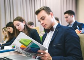 Įrašo "Dėmesio stygius finansiniam raštingumui mokyklose –problemų kompleksas ateityje" reprezentacinis paveikslėlis Įrašo "Dėmesio stygius finansiniam raštingumui mokyklose –problemų kompleksas ateityje" reprezentacinis paveikslėlis