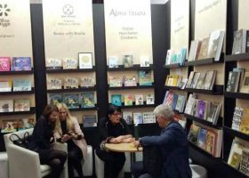 Įrašo "Frankfurto knygų mugės atgarsiai: knygos liks, bet vadovėliai keisis" reprezentacinis paveikslėlis Įrašo "Frankfurto knygų mugės atgarsiai: knygos liks, bet vadovėliai keisis" reprezentacinis paveikslėlis