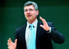 Įrašo "VGTU mokslininkai kuria pasaulinio lygio papildančios tikrovės inovaciją akliesiems" reprezentacinis paveikslėlis Įrašo "VGTU mokslininkai kuria pasaulinio lygio papildančios tikrovės inovaciją akliesiems" reprezentacinis paveikslėlis