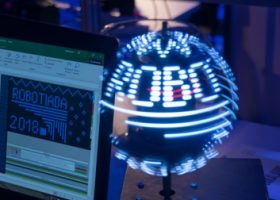 Įrašo "„Robotiada 2018“: dirbtuvės šeimoms, pirmakursių robotai bei galimybė pasivaržyti Galvės ežere" reprezentacinis paveikslėlis