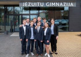 Įrašo "Kauniečių robotikos komanda ruošiasi šturmuoti pasaulio čempionatą" reprezentacinis paveikslėlis Įrašo "Kauniečių robotikos komanda ruošiasi šturmuoti pasaulio čempionatą" reprezentacinis paveikslėlis