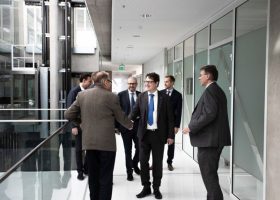 Įrašo "CERN atstovai vertino galimybę Lietuvoje steigti verslo plėtros centrą" reprezentacinis paveikslėlis