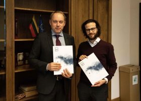 Įrašo "KTU ir „HELLA“ bendradarbiavimo sutartis" reprezentacinis paveikslėlis Įrašo "KTU ir „HELLA“ bendradarbiavimo sutartis" reprezentacinis paveikslėlis