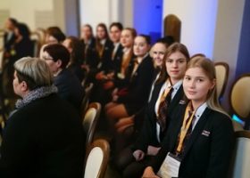 Įrašo "Reitinguojamas švietimas, arba Ar Lietuvos valstybė ir visuomenė pasirengusi XXI a. mokyklai?" reprezentacinis paveikslėlis
