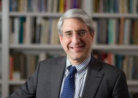 Įrašo "Kaune viešėjęs Jeilio universiteto prezidentas P.Salovey: „Niekada anksčiau pasaulio universitetuose nesimokė tiek daug studentų“" reprezentacinis paveikslėlis Įrašo "Kaune viešėjęs Jeilio universiteto prezidentas P.Salovey: „Niekada anksčiau pasaulio universitetuose nesimokė tiek daug studentų“" reprezentacinis paveikslėlis