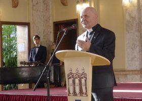 Įrašo "Net Prezidentas niekinamas, kai jis gina santuokos keliu vyro ir moters kuriamą šeimą…" reprezentacinis paveikslėlis