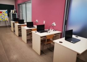 Įrašo "Kelią į mokyklas skinasi technologijos: džiaugiasi ir mokytojai, ir mokiniai" reprezentacinis paveikslėlis Įrašo "Kelią į mokyklas skinasi technologijos: džiaugiasi ir mokytojai, ir mokiniai" reprezentacinis paveikslėlis