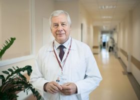 Įrašo "Prof. Vytautas Usonis: kada turėsime COVID-19 vakciną plačiam naudojimui?" reprezentacinis paveikslėlis Įrašo "Prof. Vytautas Usonis: kada turėsime COVID-19 vakciną plačiam naudojimui?" reprezentacinis paveikslėlis