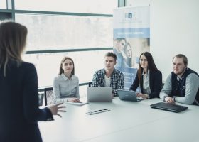 Įrašo "Kodėl verslo analitikų nepakeis dirbtinis intelektas?" reprezentacinis paveikslėlis