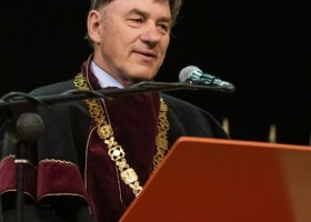 Įrašo "Prezidentas pasveikino VDU rektorių profesorių Juozą Augutį 70-mečio proga" reprezentacinis paveikslėlis