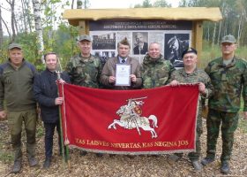 Įrašo "Generolo P. Plechavičiaus ąžuolų girios sodinimas" reprezentacinis paveikslėlis