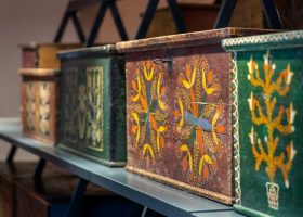 Įrašo "Tūkstančiai lietuvio gyvensenos artefaktų: atveriama analogo Lietuvoje neturinti saugykla" reprezentacinis paveikslėlis Įrašo "Tūkstančiai lietuvio gyvensenos artefaktų: atveriama analogo Lietuvoje neturinti saugykla" reprezentacinis paveikslėlis