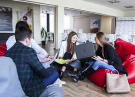 Įrašo "KSU ir VDU studentai sėkmingai įgyvendina skaitmeninės mados projektą" reprezentacinis paveikslėlis