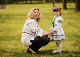 Įrašo "Vyšivanka pasipuošusi MRU rektorė linki ukrainiečiams taikos ir klestėjimo" reprezentacinis paveikslėlis
