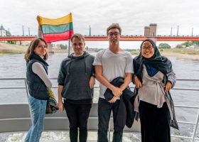 Įrašo "Seimo Europos reikalų komiteto pirmininkė Rasa Budbergytė: „Mūsų dvišaliai santykiai turi potencialo augti ne tik turizme ar studentų mainuose, bet ir ekonomikoje bei gynyboje“" reprezentacinis paveikslėlis