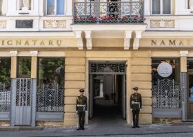 Įrašo "Signatarų namuose bus eksponuojama Lietuvos Laisvės Kovos Sąjūdžio Tarybos 1949 metų vasario 16-osios Deklaracija" reprezentacinis paveikslėlis Įrašo "Signatarų namuose bus eksponuojama Lietuvos Laisvės Kovos Sąjūdžio Tarybos 1949 metų vasario 16-osios Deklaracija" reprezentacinis paveikslėlis