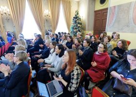 Įrašo "Įtraukties ir įvairovės konferencijoje tyrinėta, kaip „Erasmus+“ gali padėti iš emigracijos grįžtantiems lietuviams" reprezentacinis paveikslėlis Įrašo "Įtraukties ir įvairovės konferencijoje tyrinėta, kaip „Erasmus+“ gali padėti iš emigracijos grįžtantiems lietuviams" reprezentacinis paveikslėlis