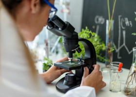 Įrašo "„VU ekspertai padeda suprasti“: Nobelio Chemijos premija – už baltymų dizaino ir struktūros prognozavimo proveržį" reprezentacinis paveikslėlis Įrašo "„VU ekspertai padeda suprasti“: Nobelio Chemijos premija – už baltymų dizaino ir struktūros prognozavimo proveržį" reprezentacinis paveikslėlis