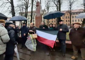 Įrašo "Kristijono Donelaičio 311-asis gimtadienis Klaipėdoje" reprezentacinis paveikslėlis Įrašo "Kristijono Donelaičio 311-asis gimtadienis Klaipėdoje" reprezentacinis paveikslėlis