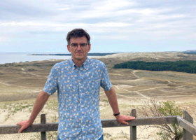 Įrašo "Profesorius iš Jeilio universiteto atvyksta į VU lituanistikos kursus mokytis lietuvių kalbos" reprezentacinis paveikslėlis