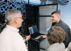 Įrašo "Vilniaus universiteto profesorius: „Tarptautinis bendradarbiavimas yra būtinas, kuriant novatoriškas pasaulinio lygio technologijas“" reprezentacinis paveikslėlis Įrašo "Vilniaus universiteto profesorius: „Tarptautinis bendradarbiavimas yra būtinas, kuriant novatoriškas pasaulinio lygio technologijas“" reprezentacinis paveikslėlis