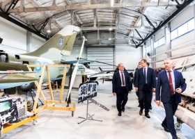 Įrašo "A. Gustaičio aviacijos institutą apsilankęs Premjeras: Vyriausybės tikslas – pažangią valstybę kuriantys universitetai" reprezentacinis paveikslėlis Įrašo "A. Gustaičio aviacijos institutą apsilankęs Premjeras: Vyriausybės tikslas – pažangią valstybę kuriantys universitetai" reprezentacinis paveikslėlis