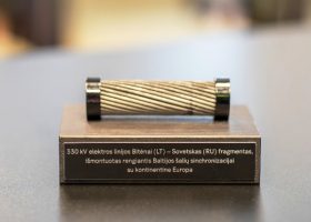 Įrašo "Baltijos šalių elektros tinklų sinchronizacijos simboliai – Lietuvos nacionaliniame muziejuje" reprezentacinis paveikslėlis Įrašo "Baltijos šalių elektros tinklų sinchronizacijos simboliai – Lietuvos nacionaliniame muziejuje" reprezentacinis paveikslėlis