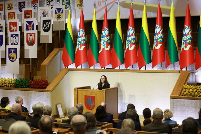 original SeimokanceliarijosnuotrAutOlgaPosakova2