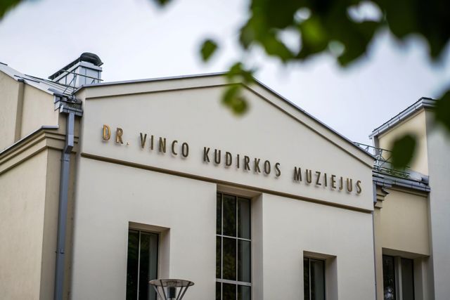 Kudirkos Naumiesčio eksperimentas ar muziejus gali atstoti knygyną. Fot. S. Samsonas. LNM 1 Kudirkos Naumiesčio eksperimentas ar muziejus gali atstoti knygyną. Fot. S. Samsonas. LNM 1