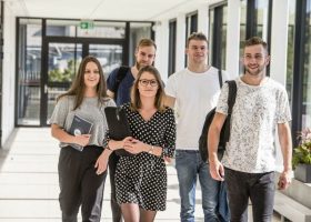 Įrašo "Ekspertės žinutė abiturientams: išankstinis priėmimas – didesnė galimybė studijuoti nemokamai" reprezentacinis paveikslėlis Įrašo "Ekspertės žinutė abiturientams: išankstinis priėmimas – didesnė galimybė studijuoti nemokamai" reprezentacinis paveikslėlis