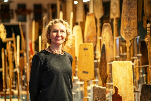 Audronė Daraškevičienė LNM Istorijų namų etnografijos saugykloje. S. Samsono nuotr. Audronė Daraškevičienė LNM Istorijų namų etnografijos saugykloje. S. Samsono nuotr.