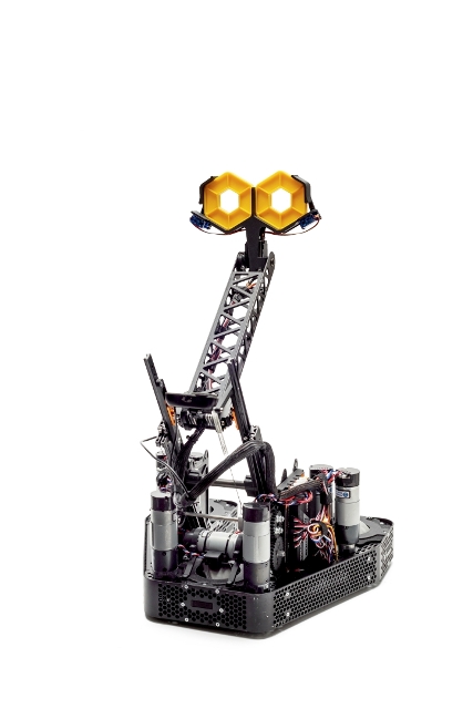 Lituanica X komandos 22042 robotas pasižymintis sudėtinga swerve principu veikiančia važiuokle. Lituanica X nuotr. Lituanica X komandos 22042 robotas pasižymintis sudėtinga swerve principu veikiančia važiuokle. Lituanica X nuotr.
