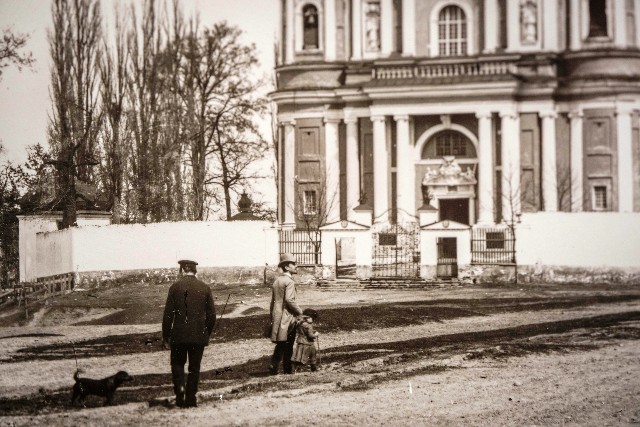 Žvelgia vienas į kitą. Stanisławo Filiberto Fleury ir Sigito Parulskio fotografijų pokalbis. Fot. S. Samsonas. LNM 5 Žvelgia vienas į kitą. Stanisławo Filiberto Fleury ir Sigito Parulskio fotografijų pokalbis. Fot. S. Samsonas. LNM 5