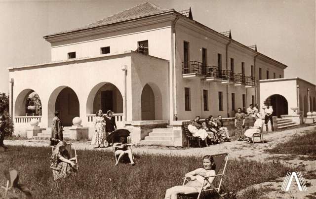 Klasikinės architektūros akcentų turinti vila Tulpė Simonas Matulevičius