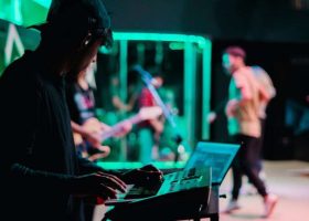 Įrašo "Vakarų muzika kasdien tampa vis paprastesnė ir pasikartojanti, tai įrodo duomenys" reprezentacinis paveikslėlis Įrašo "Vakarų muzika kasdien tampa vis paprastesnė ir pasikartojanti, tai įrodo duomenys" reprezentacinis paveikslėlis