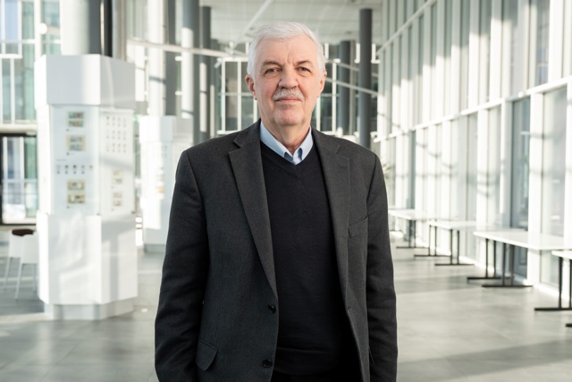 1. Prof. habil. dr. Vidmantas Gulbinas